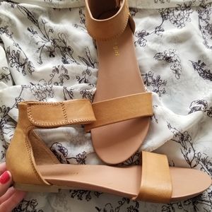 Sz 8.5 Madden Girl Tan Sandals slide 8 1/2